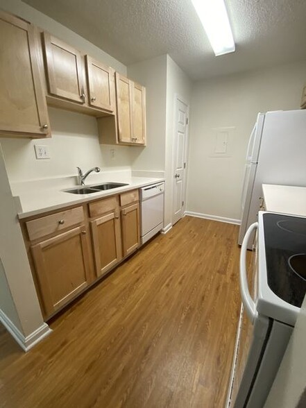 Kitchen - The Aspens Apartments