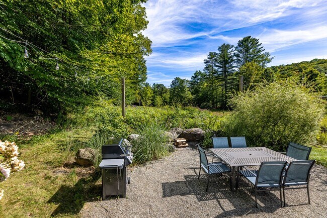 Building Photo - Short Term lease- Fully Furnished One bedroom, one bath