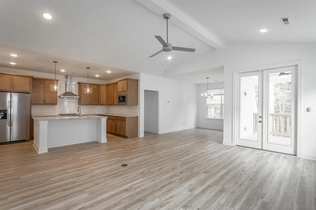 Building Photo - 6414 Satjanon Dr