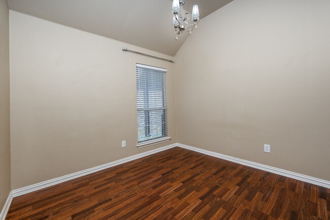 Building Photo - 1281 Golf Club Dr