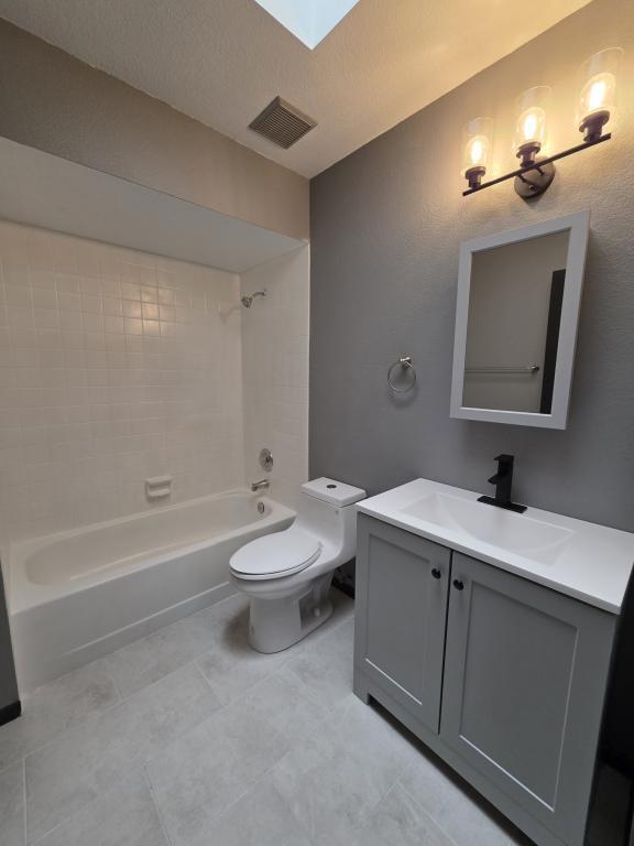 Building Photo - 987 Shadow Crest Cir