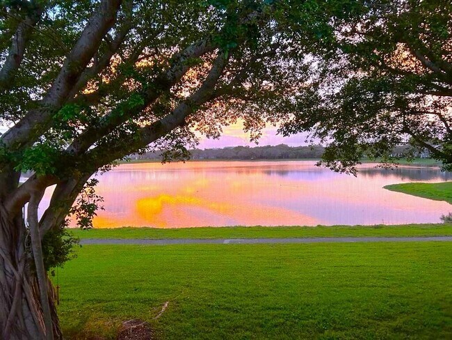 Building Photo - 2900 Olivewood Terrace