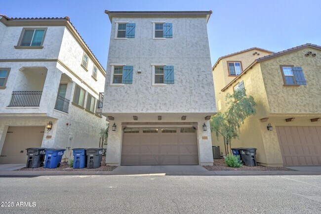 Building Photo - 1717 E Dogwood Ln