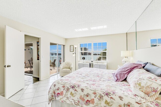 Building Photo - 1025 Sugar Sands Blvd