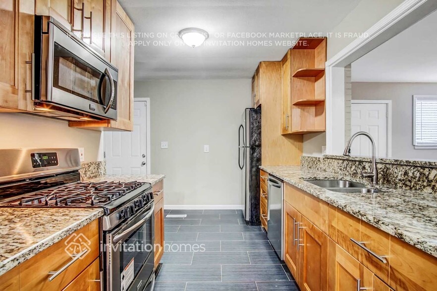 Building Photo - 2407 Cresta Dr