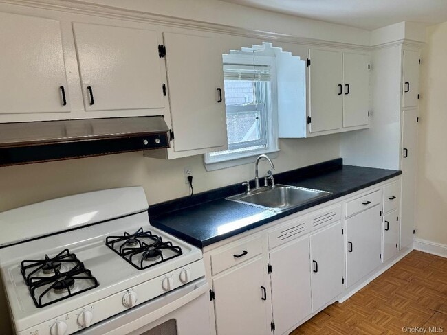 Building Photo - 29 N Long Beach Rd