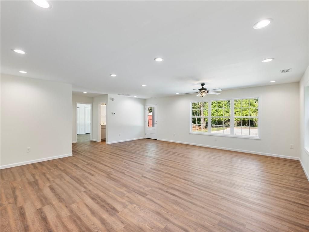 Building Photo - 8079 Beachwood Dr