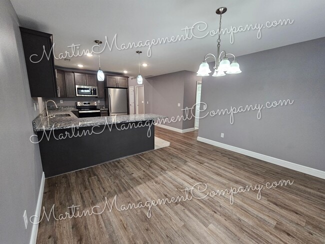 Building Photo - 3005 Aaron Ave