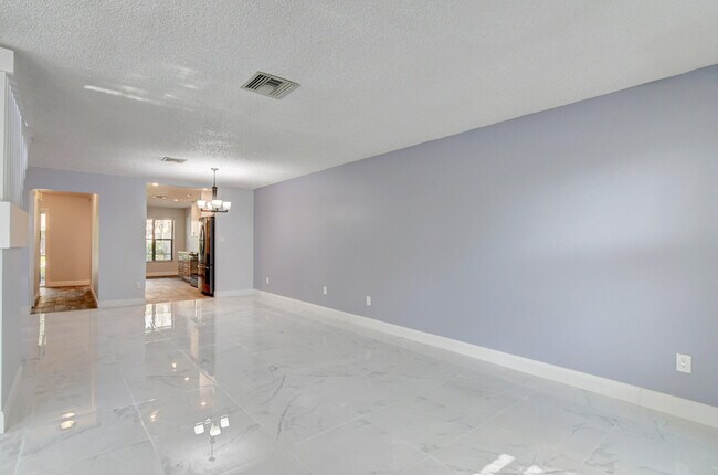 Building Photo - 11834 Donlin Dr