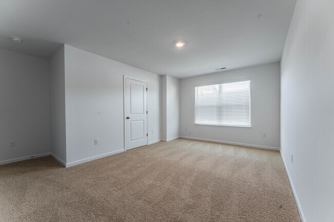 Building Photo - 370 Freestall Dr