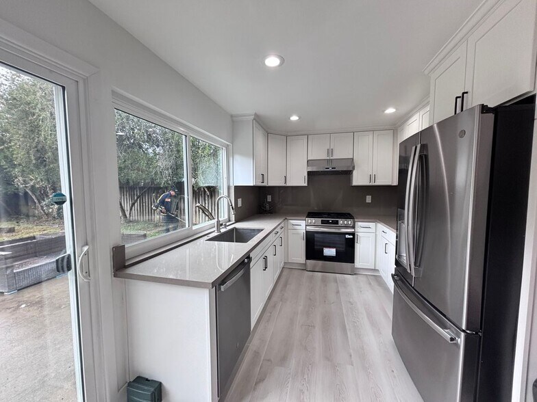 Building Photo - 270 W Blaine St