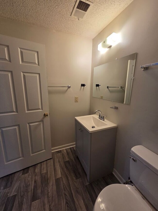 Building Photo - Ready and waiting for you! Available NOW!