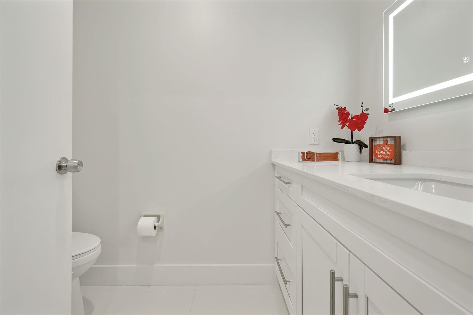 Building Photo - 3961 Adra Ave