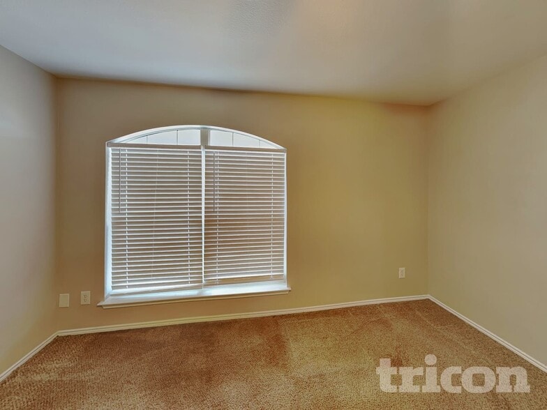 Building Photo - 1584 Sandhurst Dr