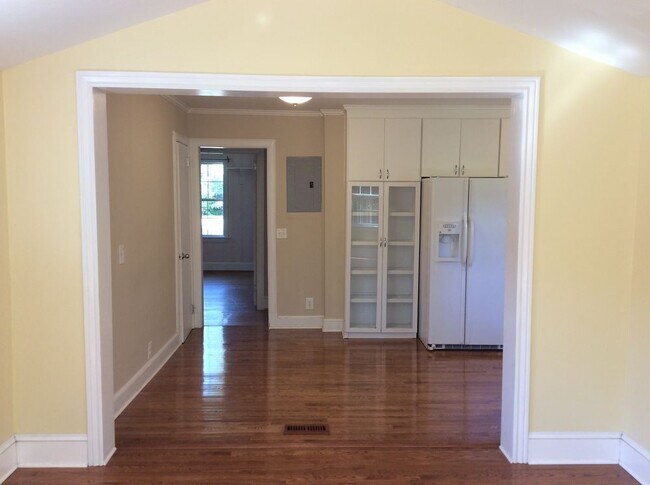 Building Photo - OAK CREST