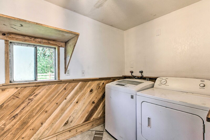 Building Photo - 37462 Row River Rd