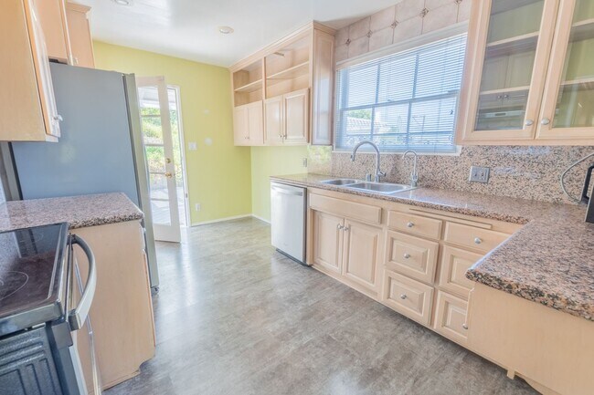 Building Photo - Beautiful 3 bed 1 bath house