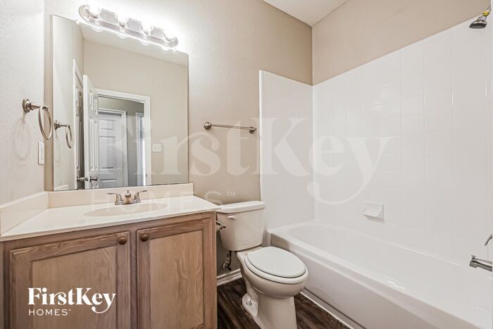 Building Photo - 5621 Wellston Dr