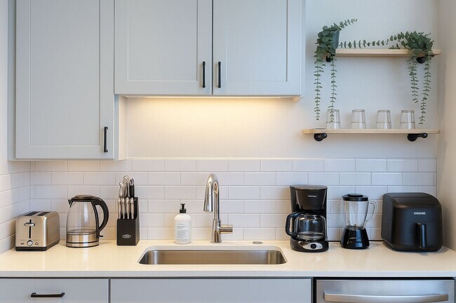 Building Photo - 1011 W Juneau Ave