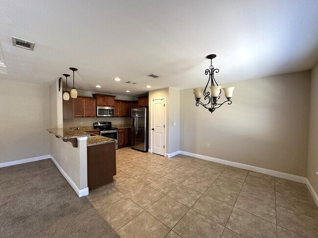 Building Photo - 516 Grand Ridge Dr