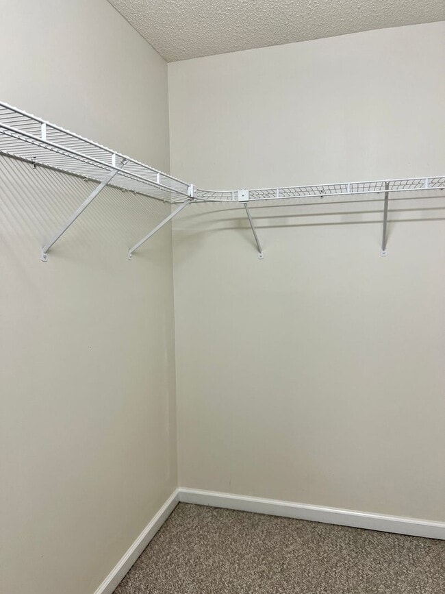Building Photo - AVAILABLE NOW! 3 Bedroom Home Available of...