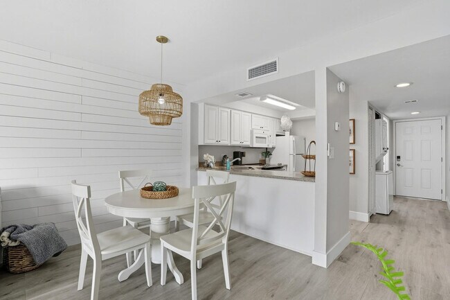 Building Photo - 600 Neapolitan Way