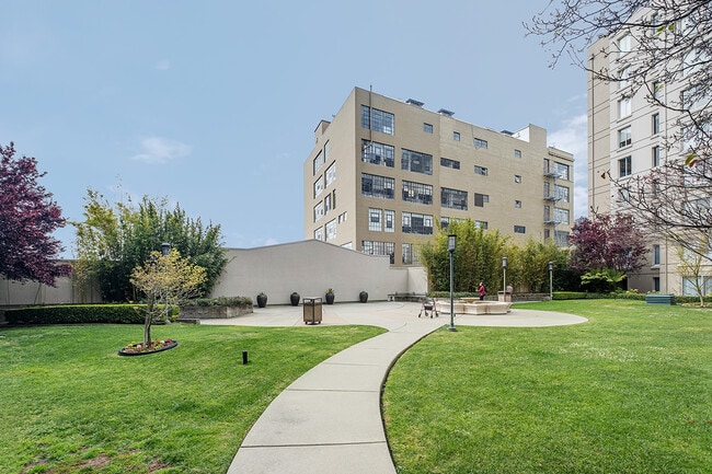 Building Photo - 140 S Van Ness Ave