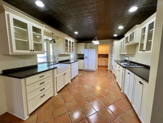 Building Photo - 3 Bedroom Home in Greenwood!