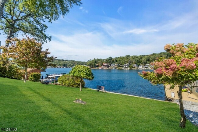 Building Photo - 363 Lakeside Blvd