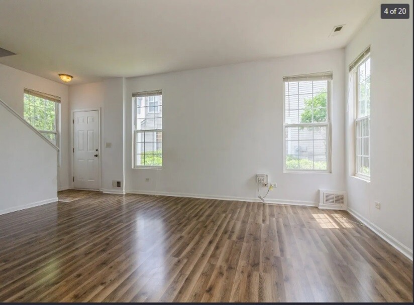 Building Photo - 4924 Montauk Dr