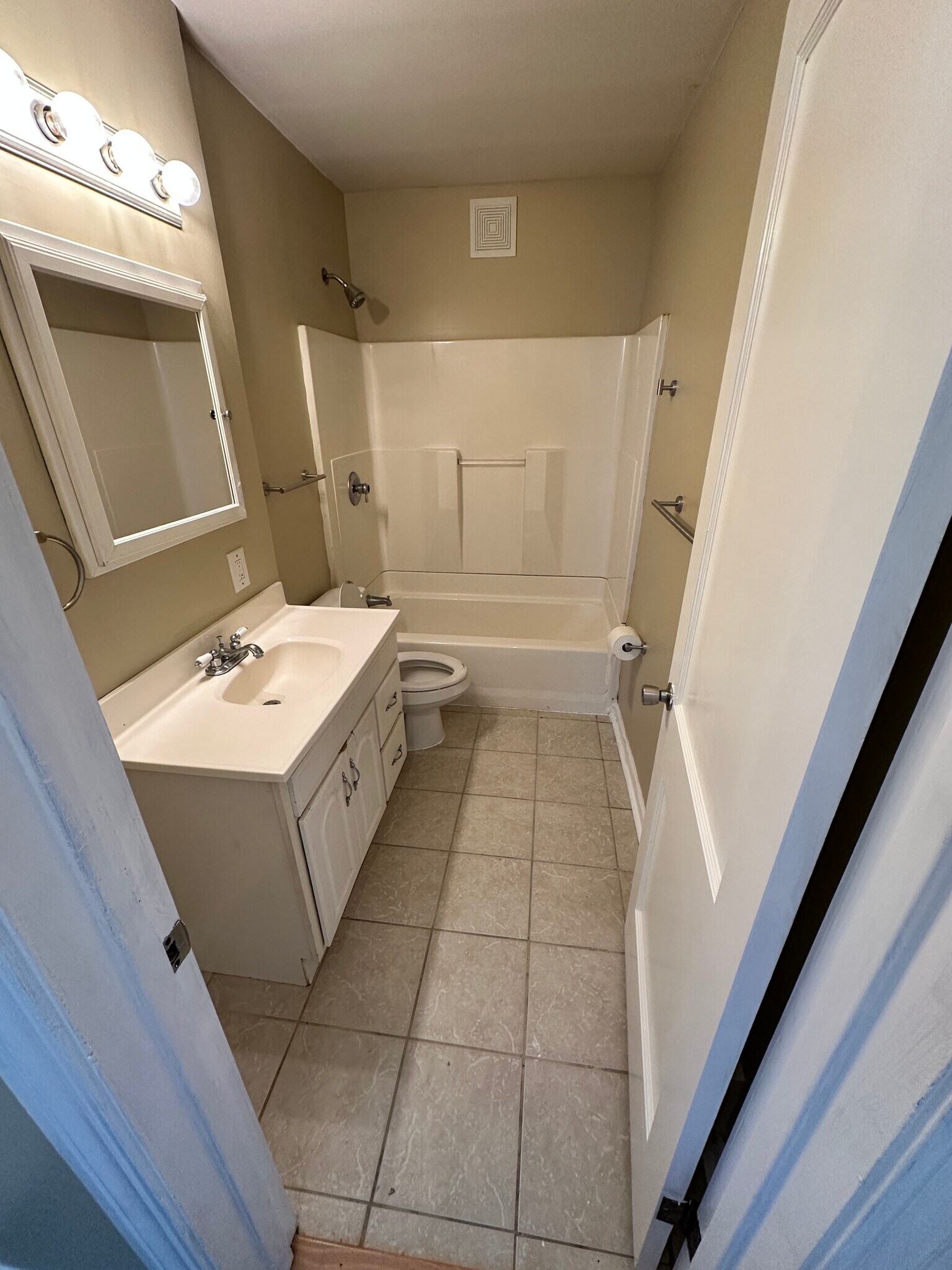 Bathroom - 1257 Hammel St