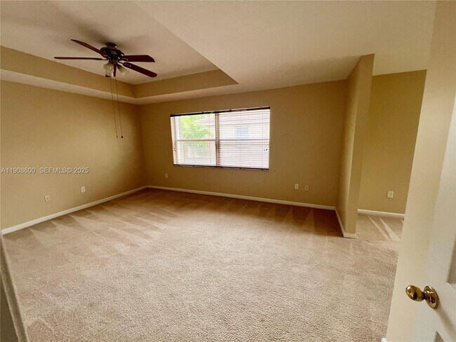 Building Photo - 15562 SW 50th Ct