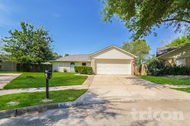 Building Photo - 2706 King James Ct