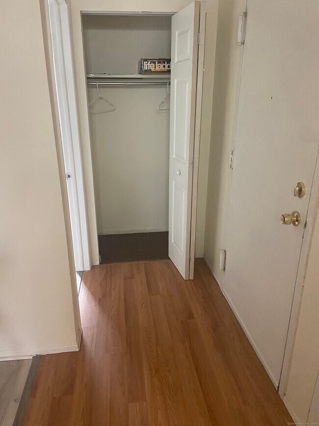 Building Photo - 7 Padanaram Rd