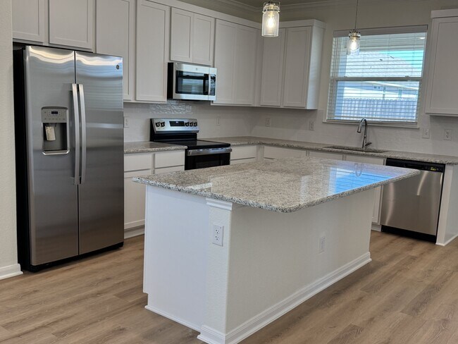 Building Photo - 8014 Timber Holw Ln