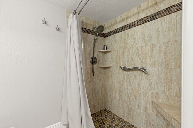 Building Photo - Beautiful Condo For Rent In St Petersburg!