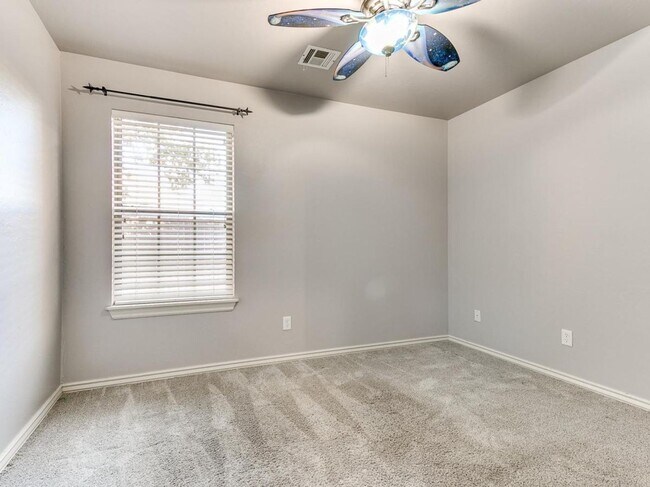 Building Photo - 17121 Kemble Ln