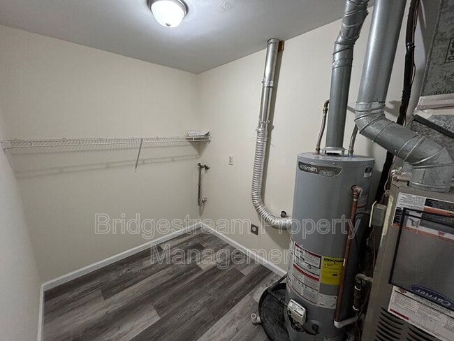 Building Photo - 4352 Sunray Rd