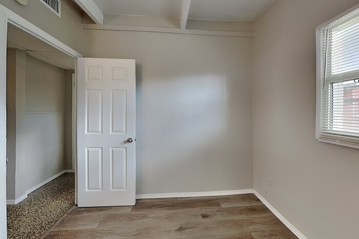 Building Photo - 1703 Carnegie Cir