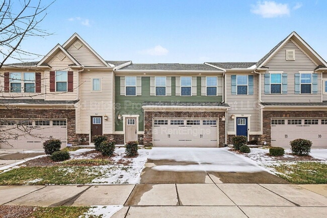 Building Photo - 727 Dynamo St NW