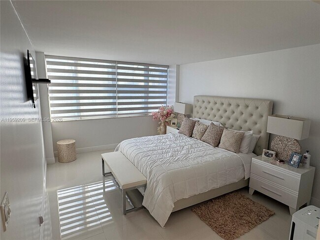 Building Photo - 2030 S Ocean Dr