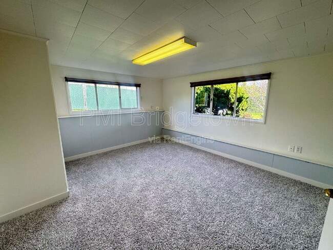 Building Photo - 6999 SE Norbert Dr