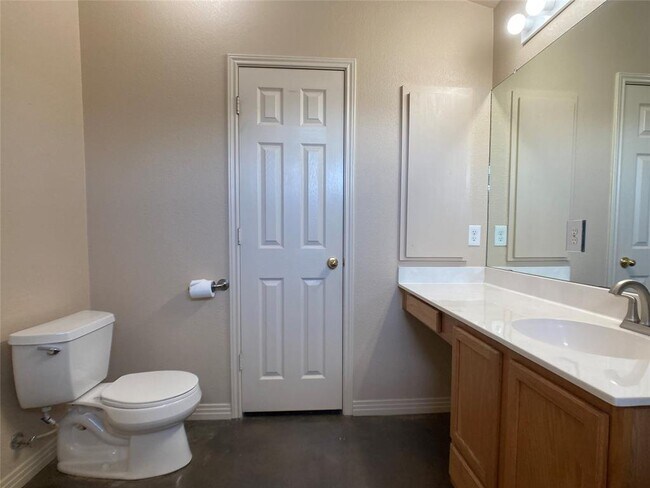 Building Photo - 1009 Grey Castle Dr