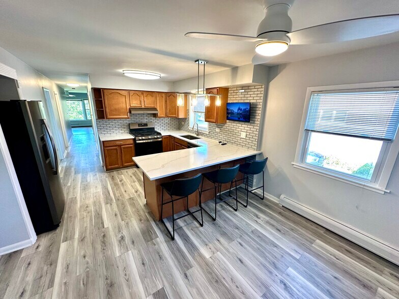 Eat in kitchen, TV above Peninsula, fits table and chair set - 671 56th St