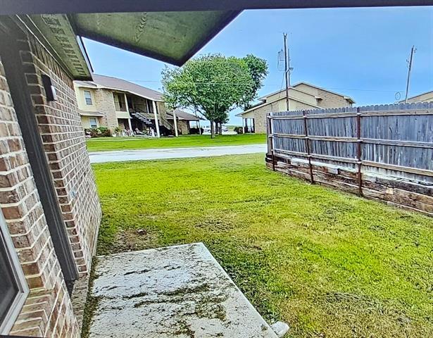 Building Photo - 407 W Criner St