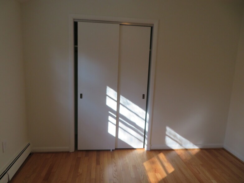 Building Photo - 26 Lakeside Dr