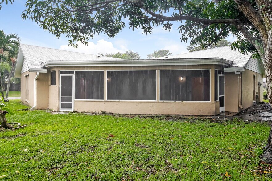 Building Photo - 3701 NW 7th Ct