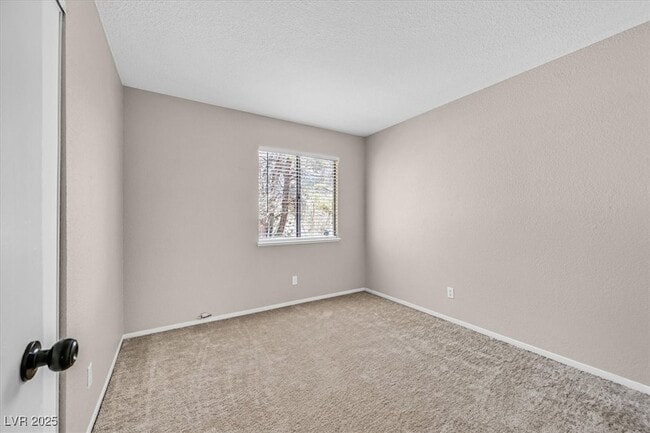 Building Photo - 370 Manzanita St