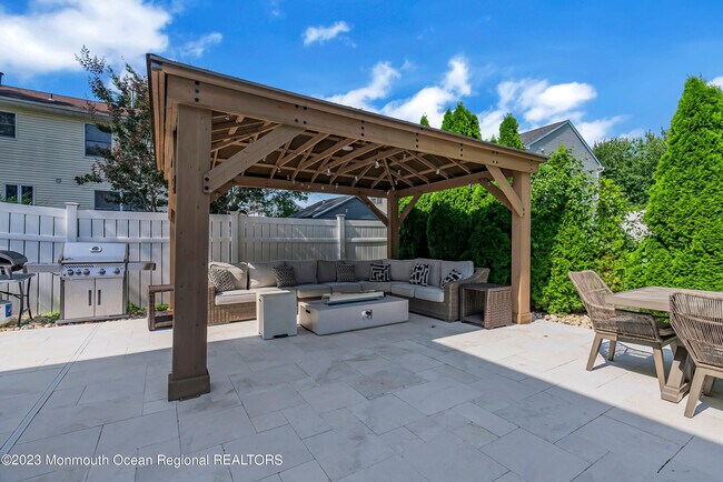 Building Photo - 1607 Holbrook St