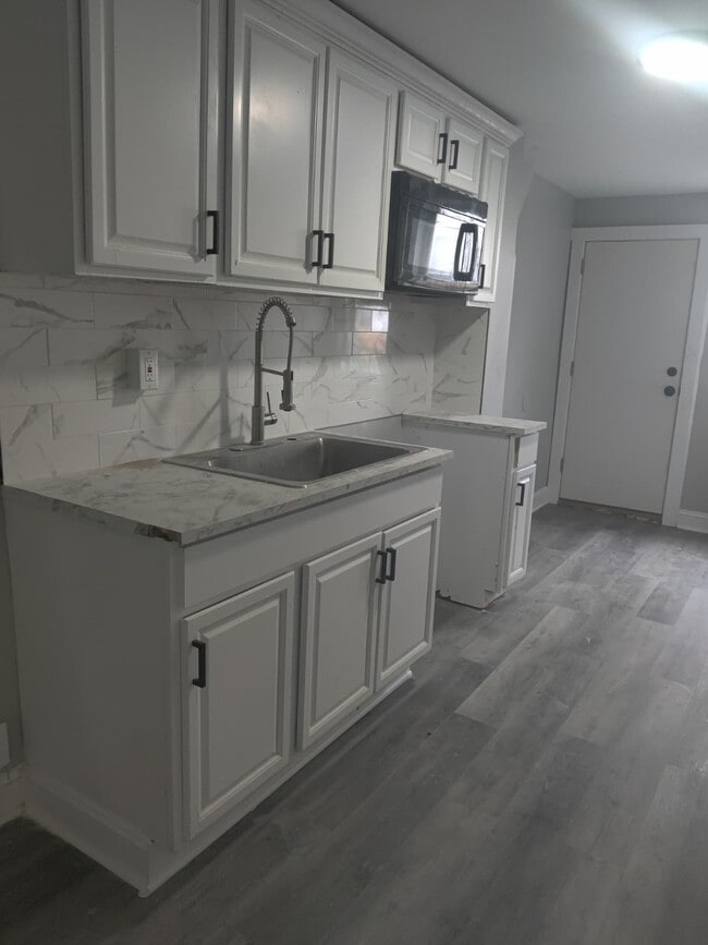 Building Photo - 6069 Allman St